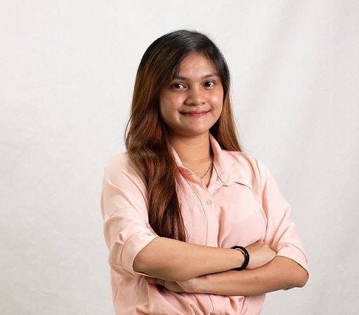 Rachalle Esparraguerra, Results Digital team member, professional headshot.